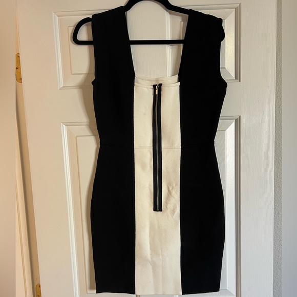 bcbgmaxazria bandage dress black and white - Picture 4 of 5